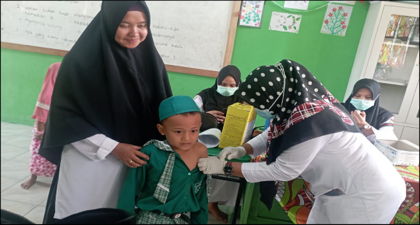 Siswa Kelas 1 MI-Nahdiyah Terima Imunisasi Tetanus dari Puskesmas Tapung Hilir 2